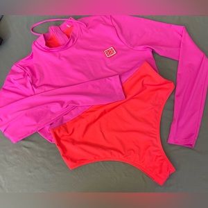Billabong Colorblock surfing suit. Zippered back long sleeve womens size XL
